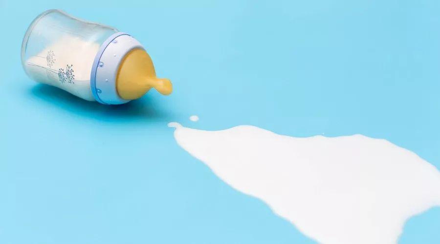 产后恢复难？这位宝妈竟然靠喂母乳塑造了S型身材