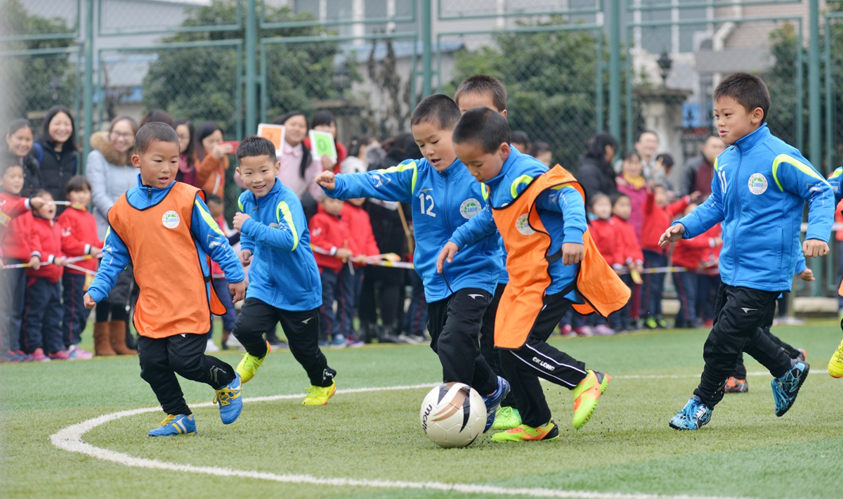 江苏太仓：“香花娃娃”显风采校园足球彰魅力