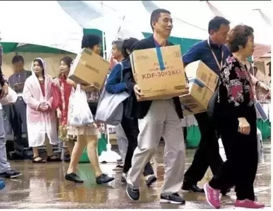 中国游客到日本都买啥,中国游客在日爆买LV