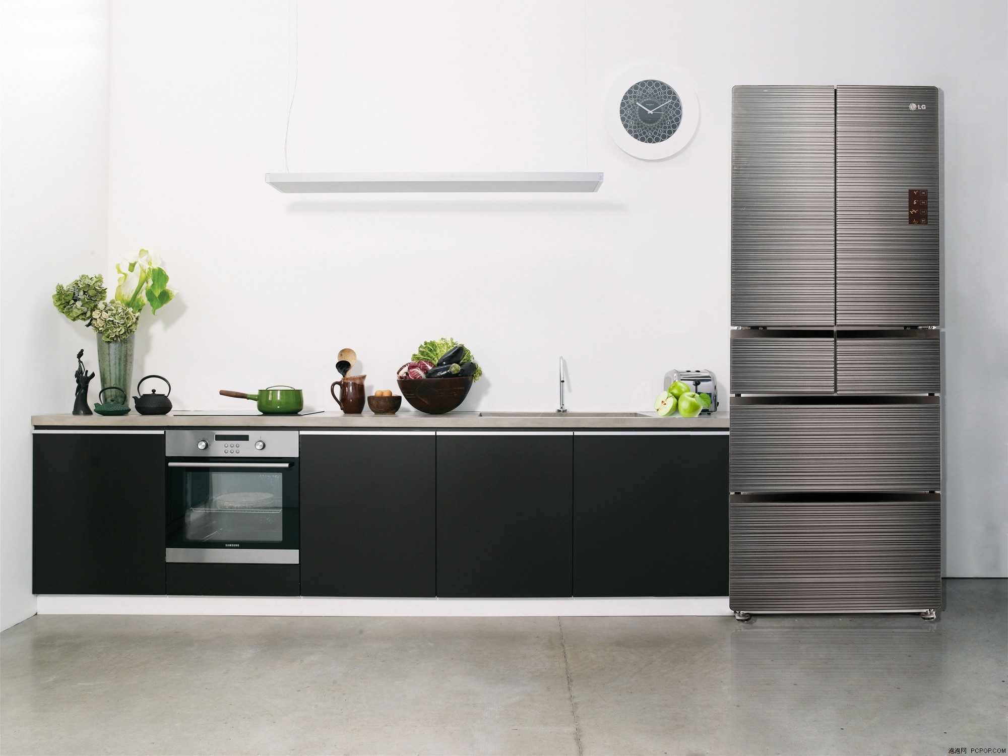 十字对开门和双门冰箱哪个好,家用冰箱双门的好还是多门的好呢