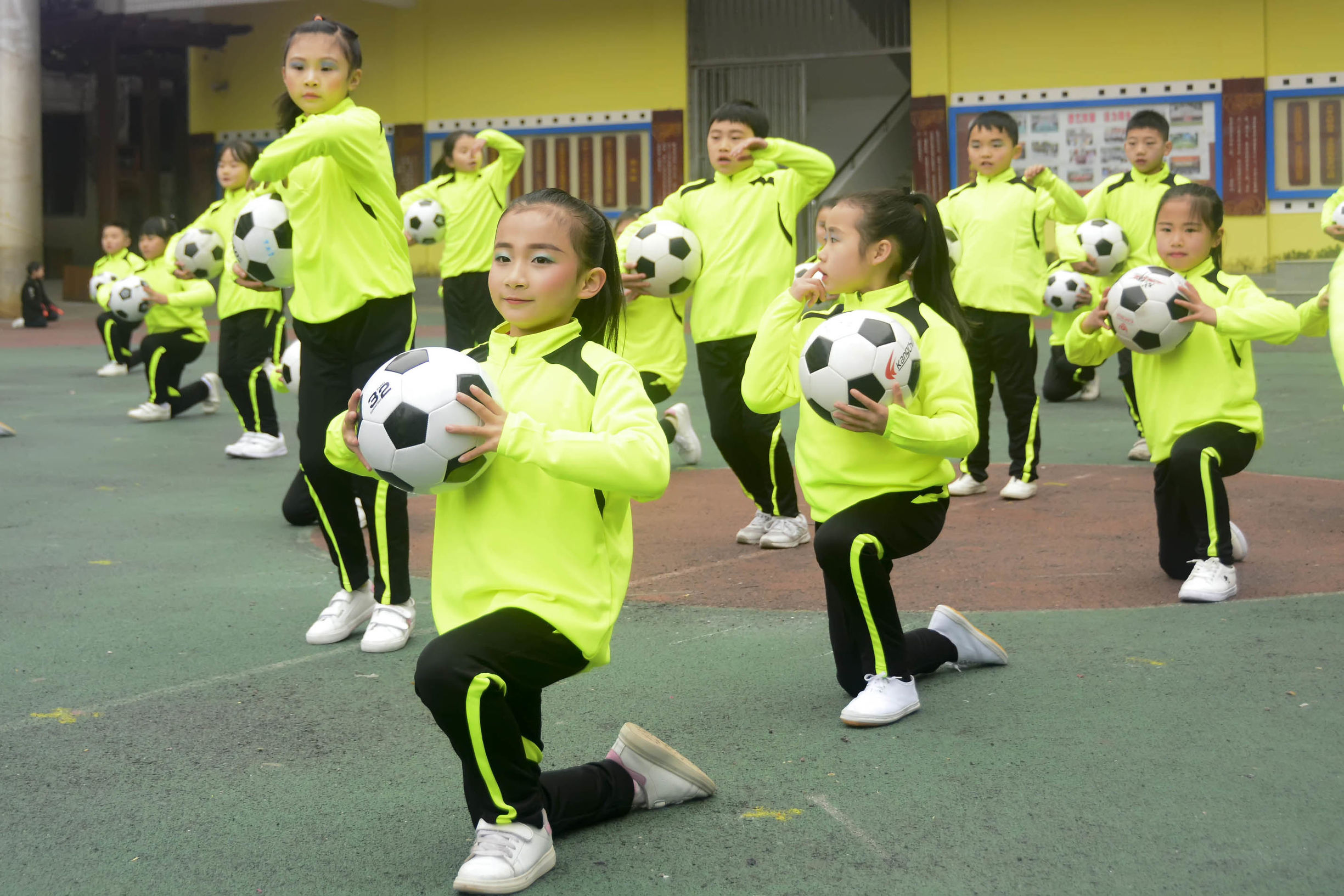 三小校运会啦啦操,巴中市巴州区三小足球操