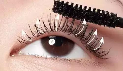 睫毛膏正确刷法视频,新手刷睫毛膏的正确方法