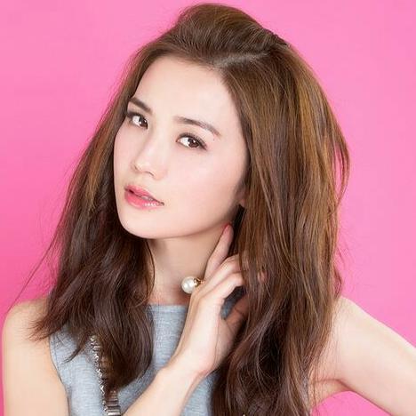 51岁娃娃脸女演员,51岁娃娃脸女人