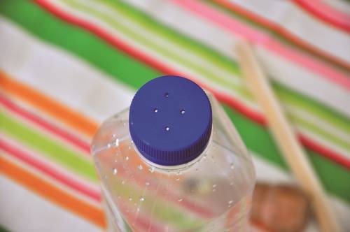 家庭无人浇花器怎么做,制作浇花器一年都不用浇水