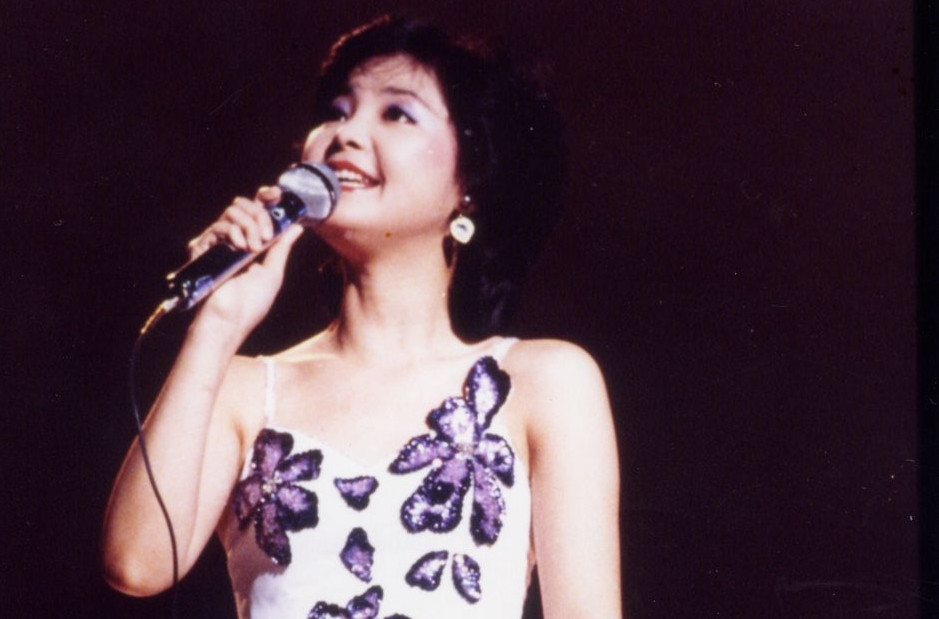 黄家驹谭咏麟经典歌曲,黄家驹28首最经典歌曲灰色轨迹