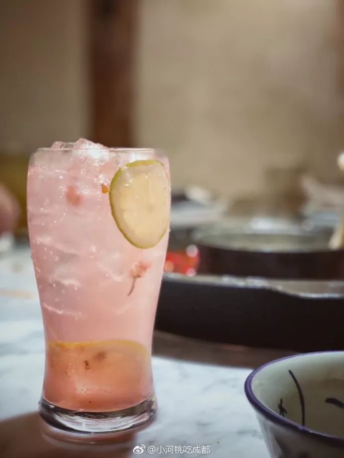 这条美食老店众多的成都小街，竟是《芳华》原型地，主角瘦真不科学