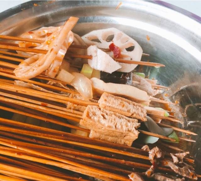 这条美食老店众多的成都小街，竟是《芳华》原型地，主角瘦真不科学