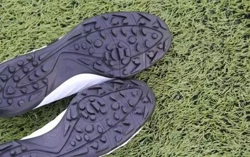 爱踢球的人可不该在球鞋的问题上犯错误！