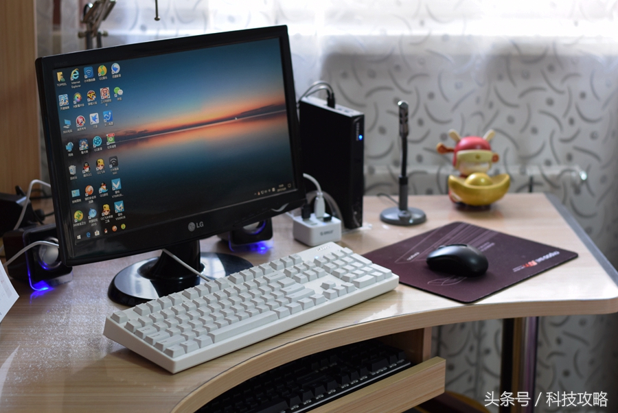 机械键盘和薄膜键盘哪个打字舒服,100-200入门级机械键盘高颜值