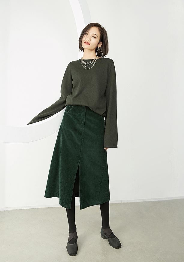 灯芯绒减龄没毛病,但是……设计师,你的心里就没点b数吗?