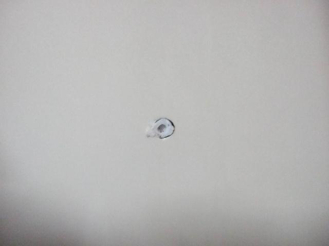 墙上的瓷砖打孔打烂了怎么补救,瓷砖打孔怎么打才不会裂