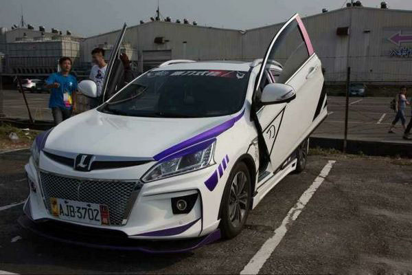 二手车商的噩梦拼接车,二手车商的梦魇白色奥迪a6