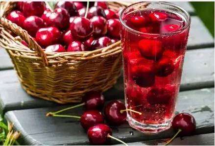 女子喝自制减肥汁后中毒,喝樱桃汁有什么危害