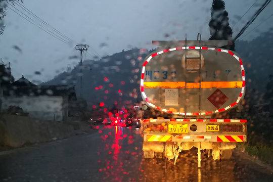 走雅康高速去康定不经过折多山吗,雅康高速喇叭河实时路况