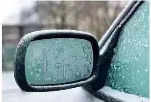 雪天车玻璃冻住如何解冻,雪天车挡风玻璃结冰怎么办视频