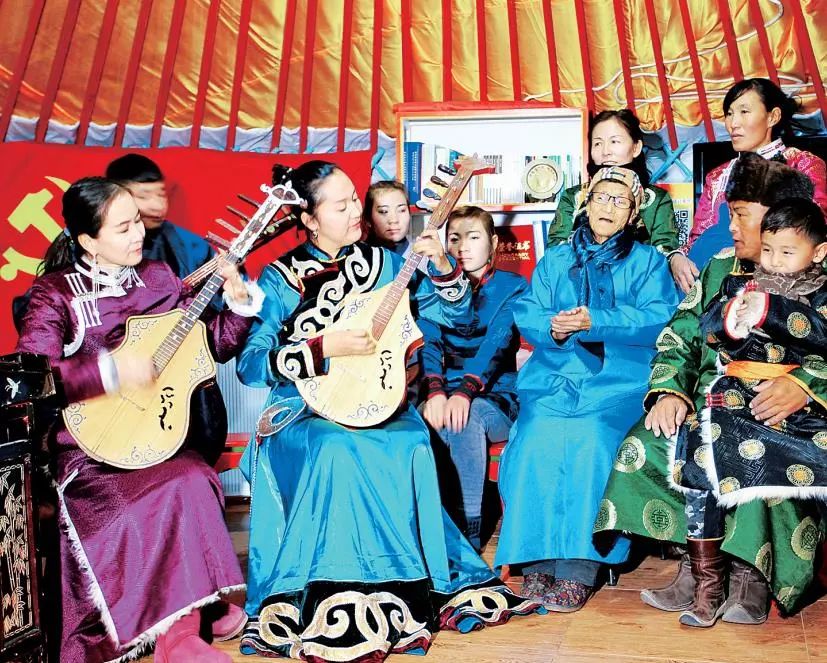 什么事情这么重要？内蒙古日报居然一下发了8个版！