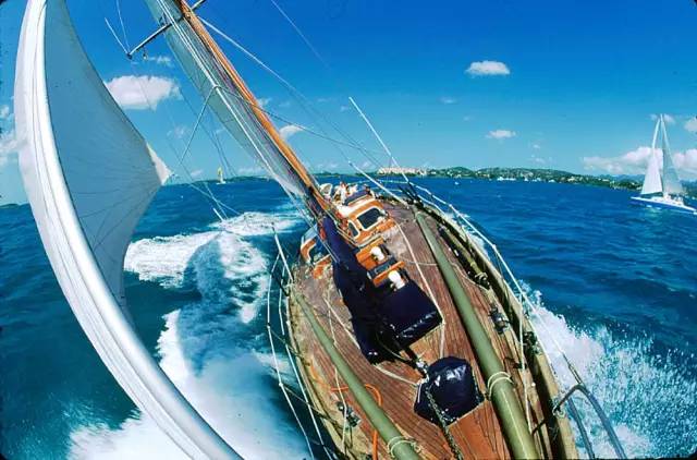 恋与制作人伴你身边,恋与制作人在你身边选谁比较好