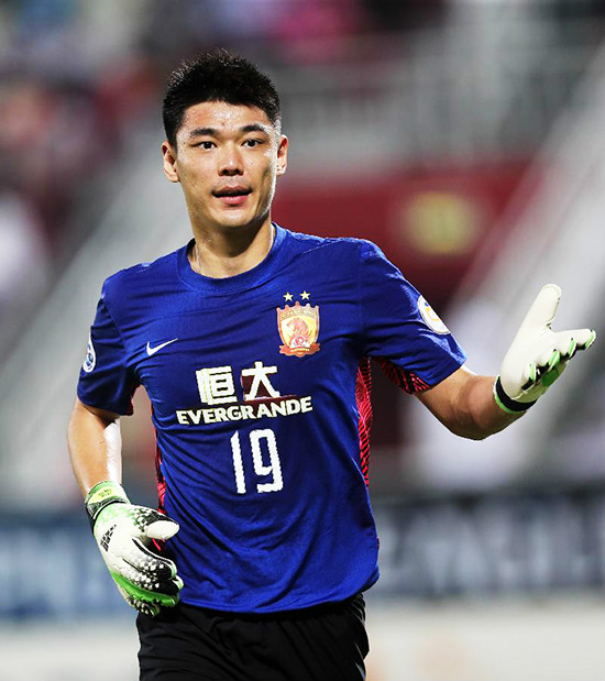 足球!他是恒大福将,稳居国家队!部分球迷指责他,他成背锅侠