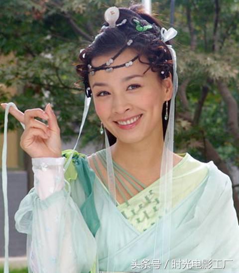 因《聊斋》被徐克邀请出演蛇蝎美人，现拉着徐铮助阵她的商业帝国