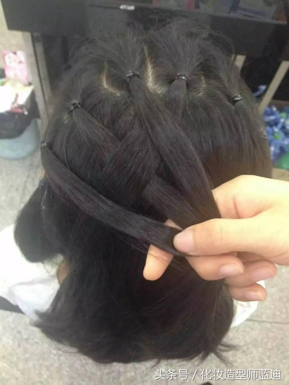 编发教程拉拉队,三股瀑布辫编发步骤图解