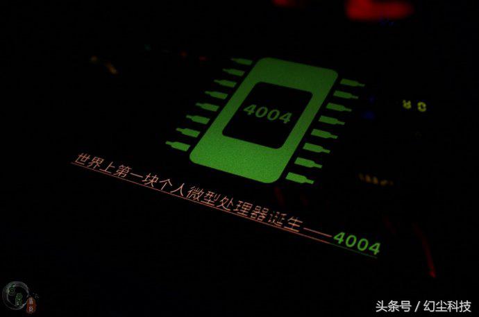 个性的机箱是越来越多了，这款机箱竟然加入了DIY画板功能