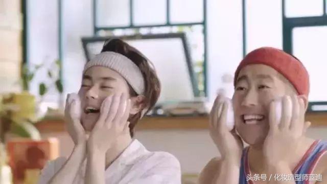 皮肤偏黑的男生怎么穿搭才好看,180皮肤黑的男生怎么搭配