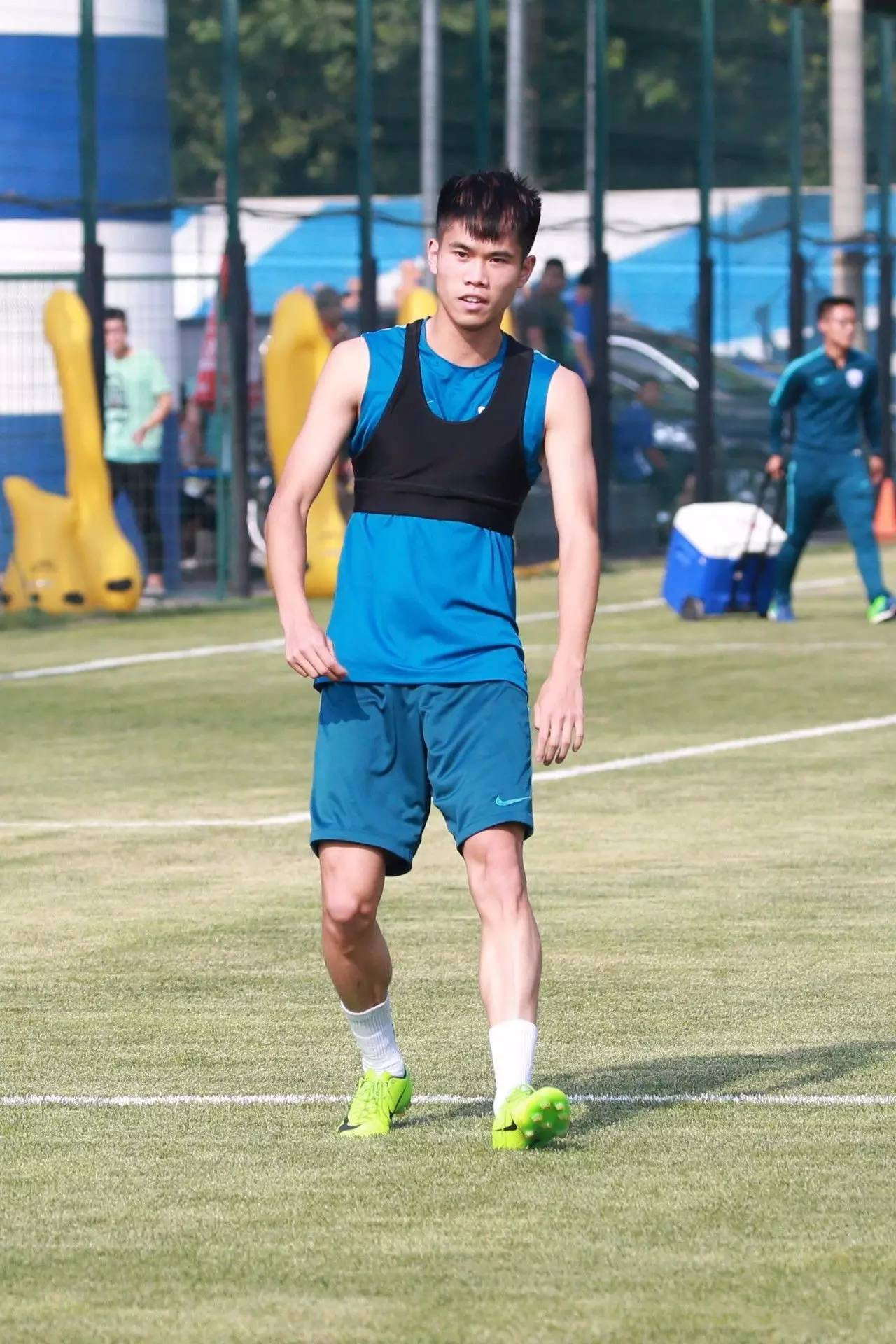 现实中谭思言,足球运动员谭想