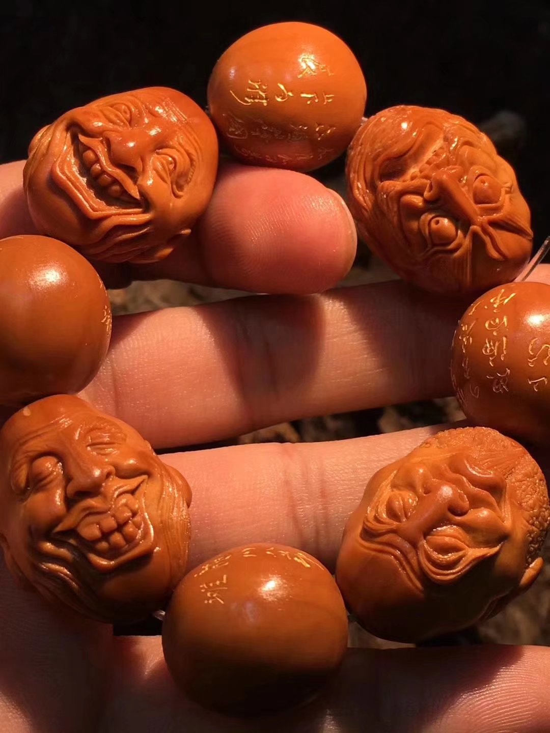 橄榄核雕分铁核和黄核,橄榄核铁核是实心的吗