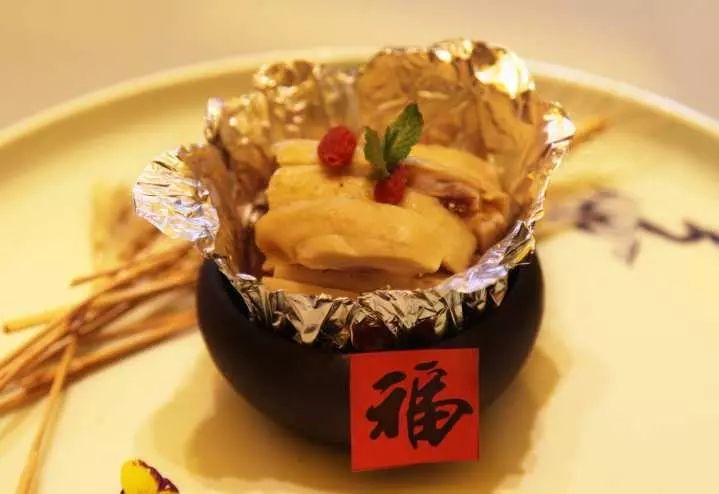 惊了！大胃美少女在建国北路的罗森吃掉一根Dior变色唇膏！