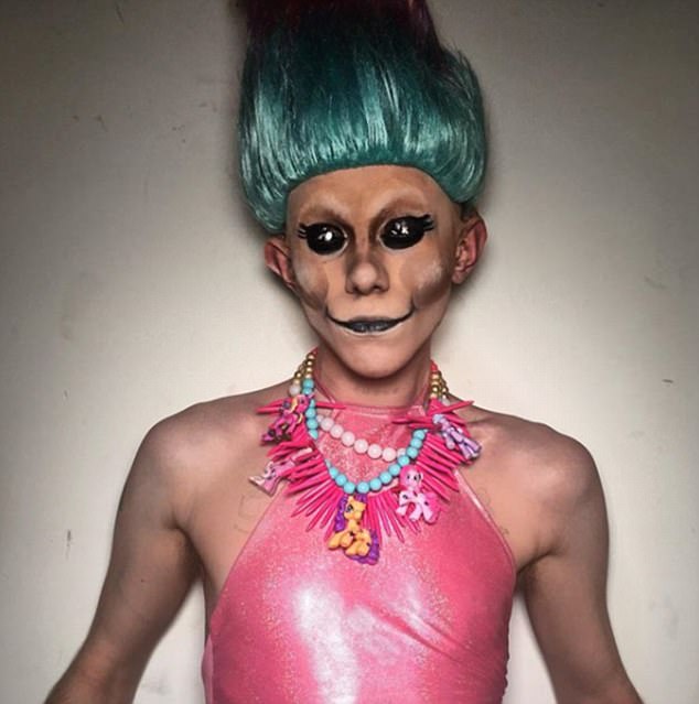 英国女人仿妆小丑女,英国恶女人仿妆