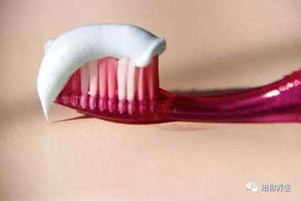 含氟牙膏和不含含氟牙膏区别,含氟牙膏安全吗