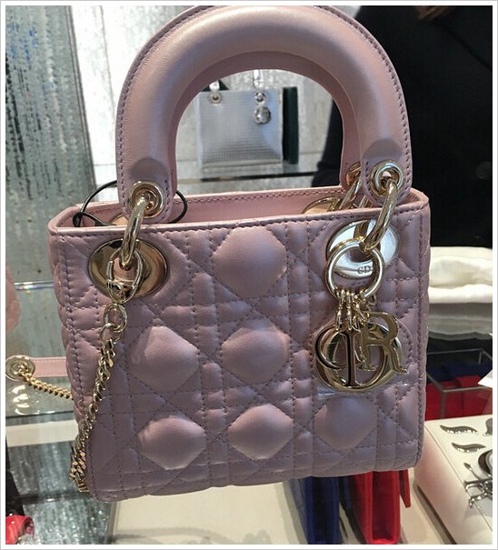 富家千金到自家商场消费,富家千金到商场买东西