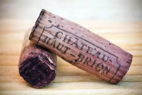 葡萄酒有浑浊沉淀物还能喝吗,葡萄酒漏液还能喝吗