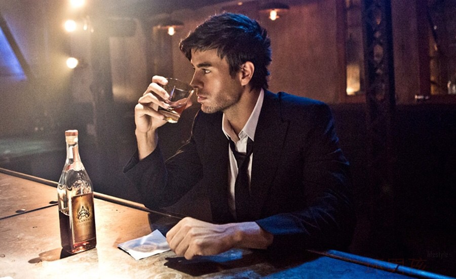 如何利用微信朋友圈把妹？