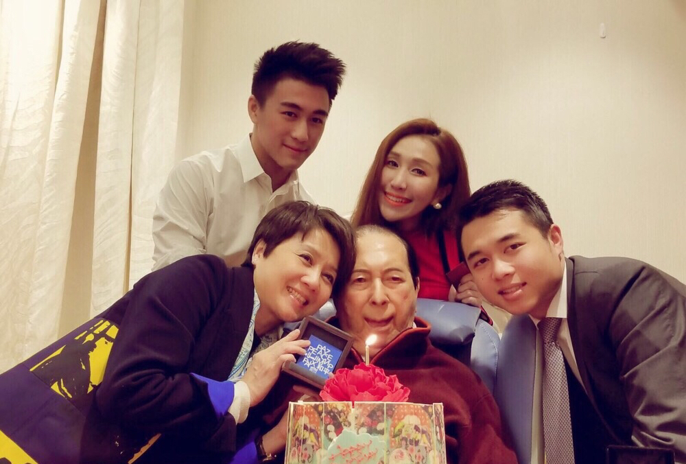 何猷君赌王儿子对奚梦瑶说的话,赌王家族何猷君紧牵奚梦瑶