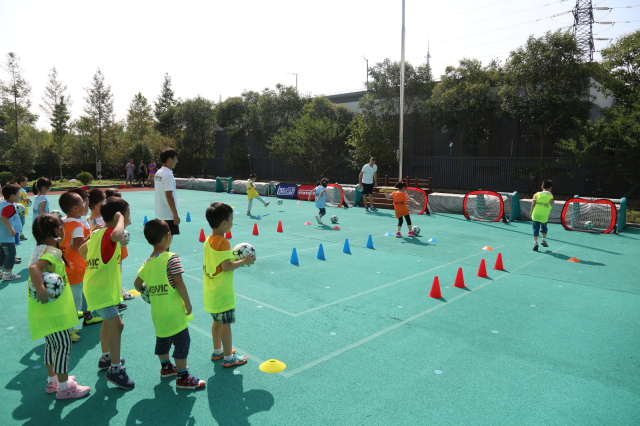 中国大力发展校园足球政策,那些年我们追过的足球