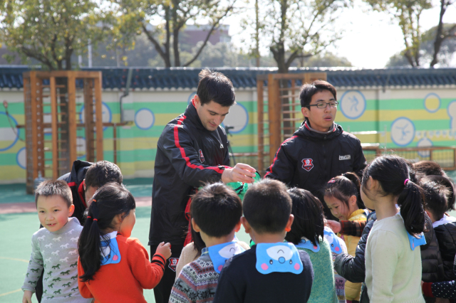 中国大力发展校园足球政策,那些年我们追过的足球