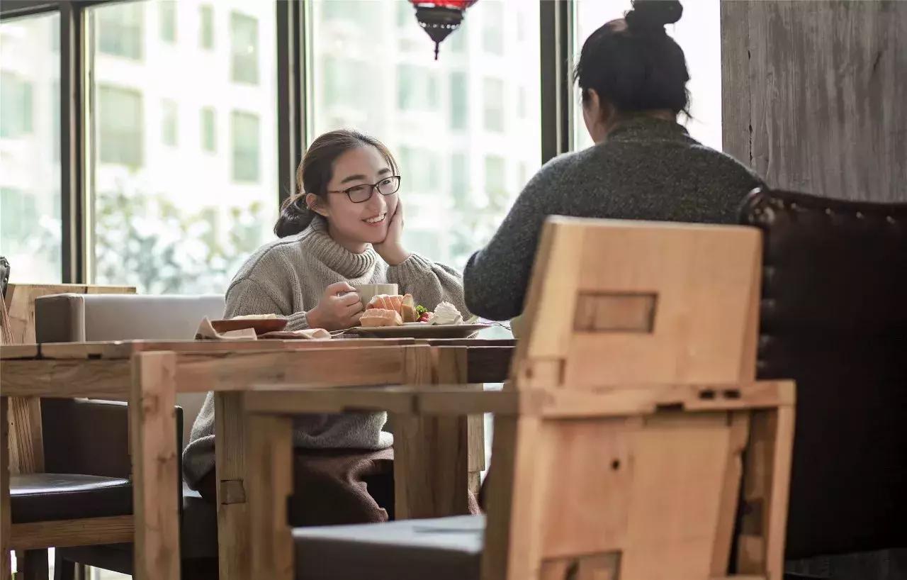 郑州耿直大妞美国开店，包下机舱，签了48个世界知名母婴品牌代理