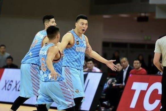 篮协处罚赵睿事件,李根肘击翟逸