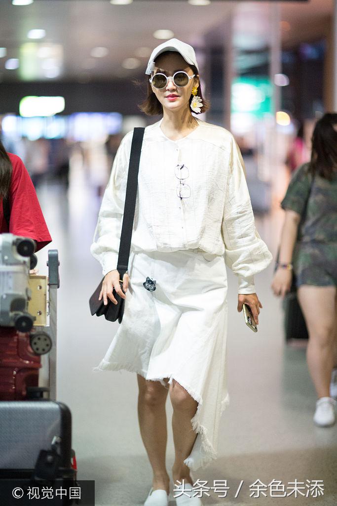 喜欢戴夸张耳饰的不止章子怡，还有她们