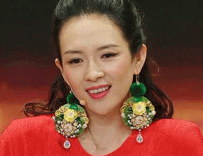 喜欢戴夸张耳饰的不止章子怡，还有她们