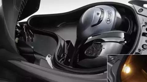 日本进口铃木250最新售价,铃木踏板250落地一共要多少钱