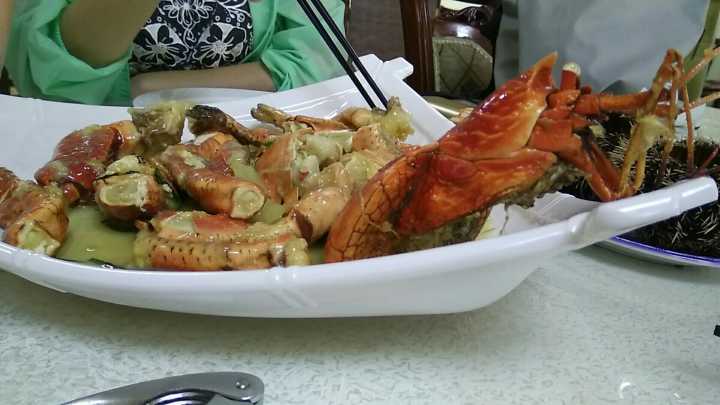 汤加和斐济哪个国家大,斐济国家主产什么