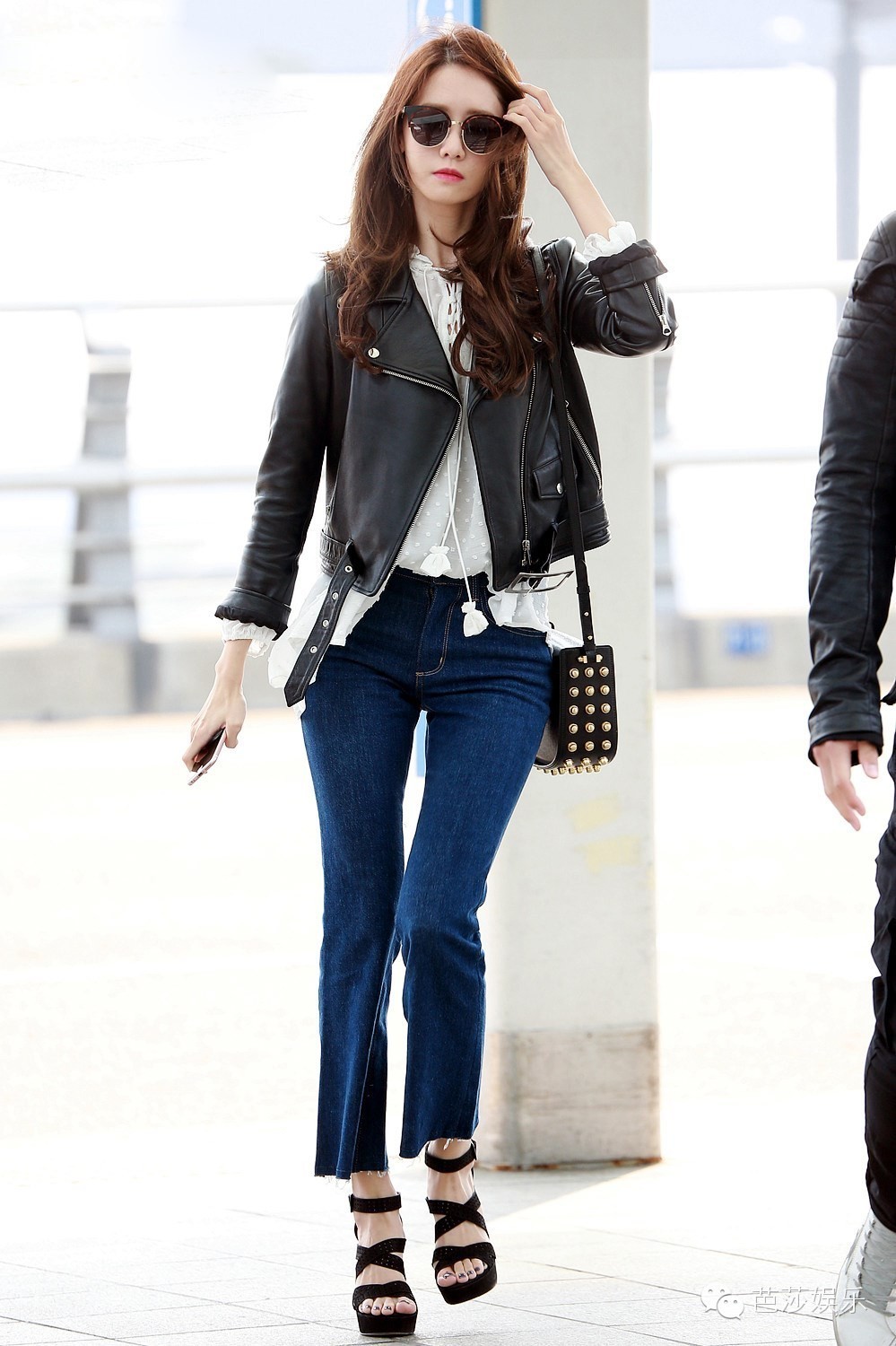 林允儿牛仔裤街拍,林允儿穿牛仔裤视频