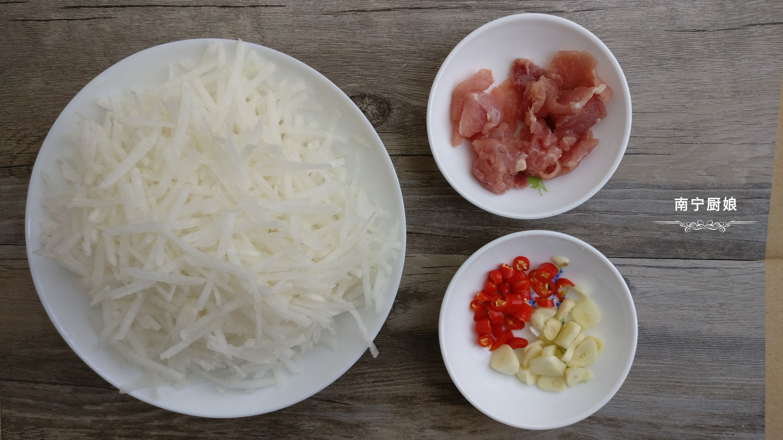 冬天干燥嘴唇容易开裂出血，常吃这蔬菜可有效缓解，好吃还不贵！