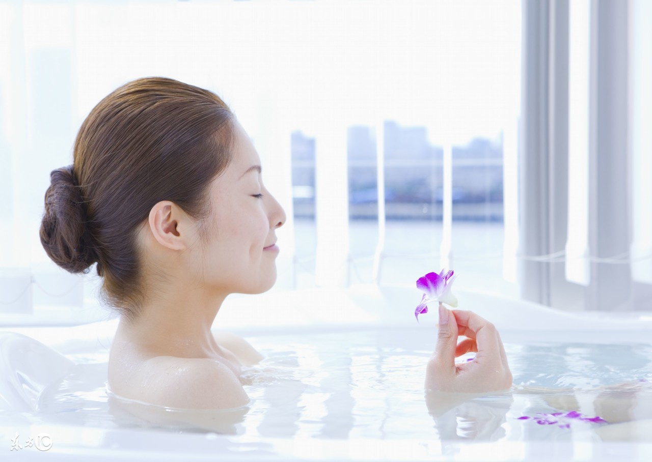 产妇产后用什么水清洗会阴,产妇产后第二天洗澡