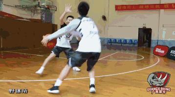 最简单最高效的过人方式,1分钟学会过人技巧