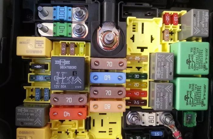 雨刷不喷水了，只花一块钱，自己解决！