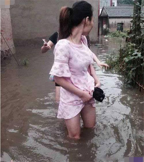 别瞎想，姑娘只是尿急罢了