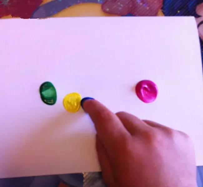 幼儿园新年贺卡手工小班,幼儿园春节小班手工贺卡制作